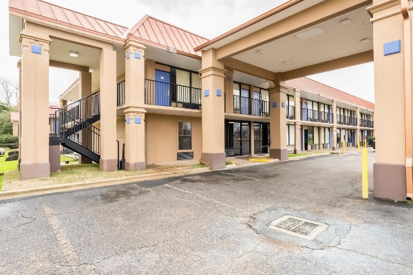 OYO Hotel Bossier City LA - Red River image 4